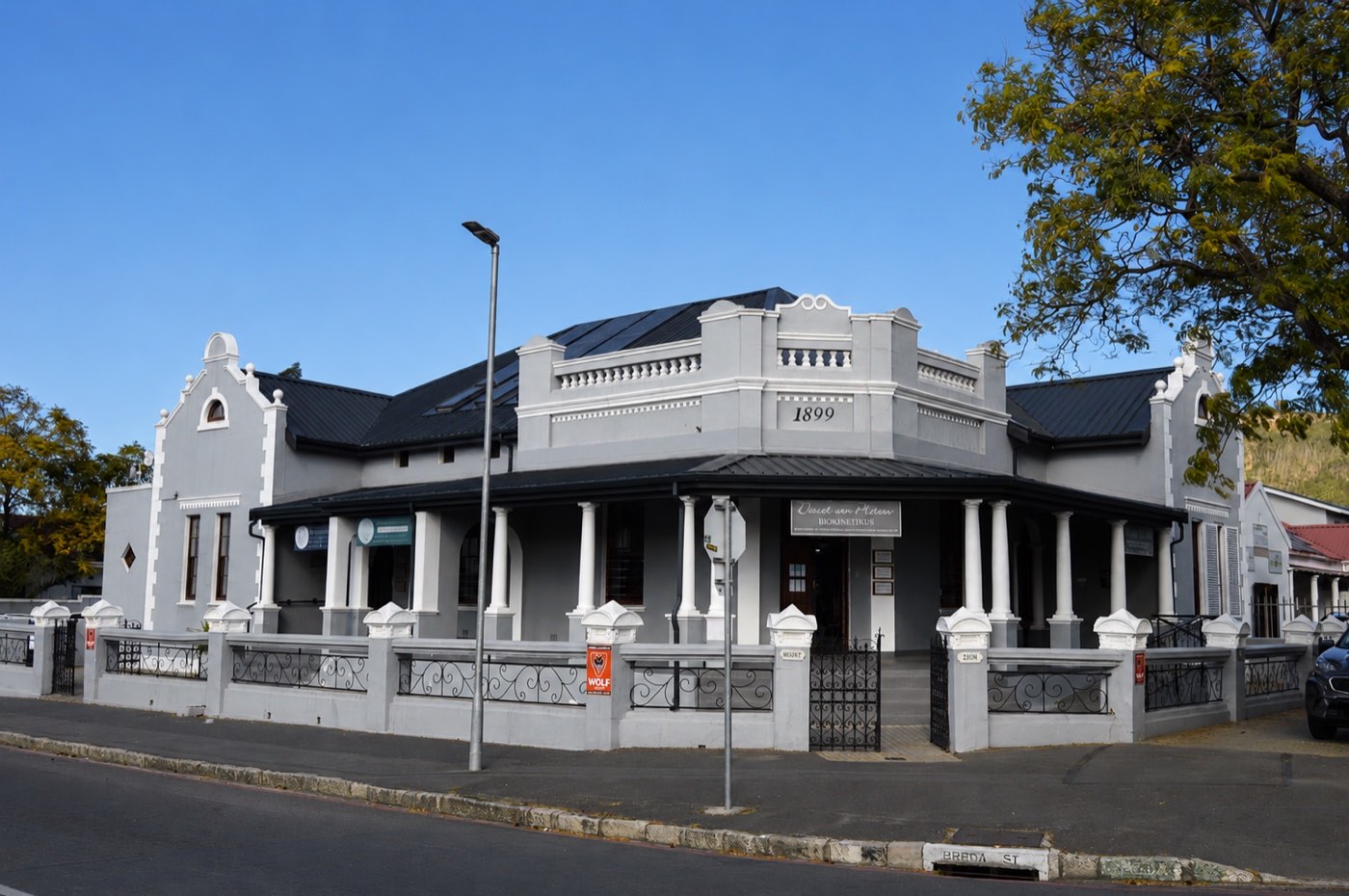 The historic 1899 Paarl building housing the practice, on the corner of Breda Street